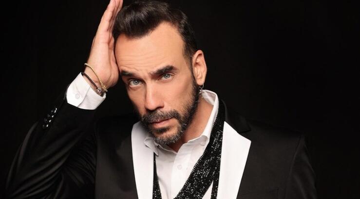 Παρουσιαστής σε Μουζουράκη: "Δεν με κάλεσες στη βάφτιση της κόρης σου, ούτε στο γάμο σου" [βίντεο]