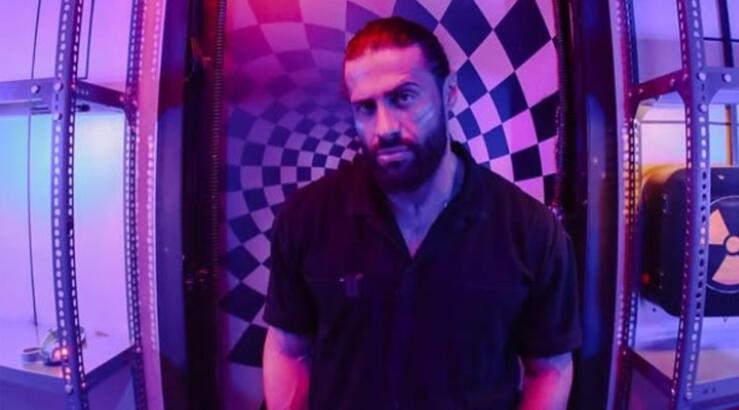 Κωνσταντίνος Βασάλος: "Με τη συγκεκριμένη γυναίκα δεν ξέρω τι έχω πάθει, την κοιτάω σαν χαζός" [βίντεο]