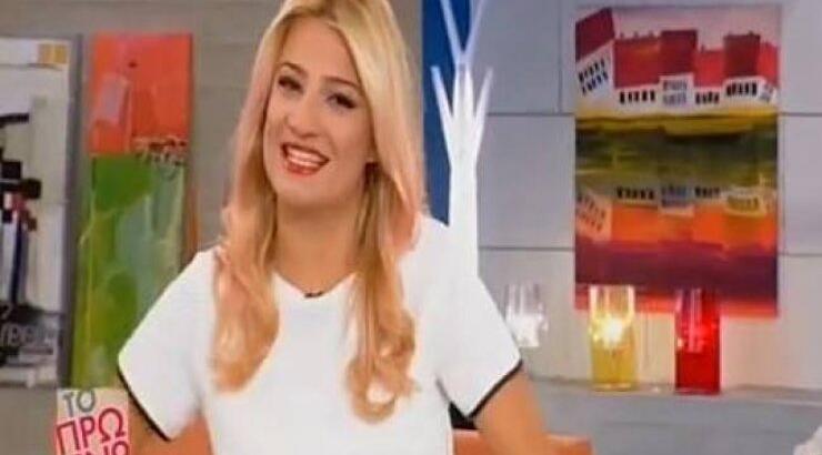  Φαίη Σκορδά: Η σημερινή sexy εμφάνισή της στο πλατό