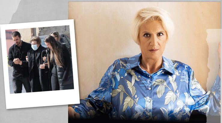 Καίτη Κωνσταντίνου: Υποβασταζόμενη έφτασε η μητέρα της στην κηδεία από την άλλη κόρη της [εικόνες]