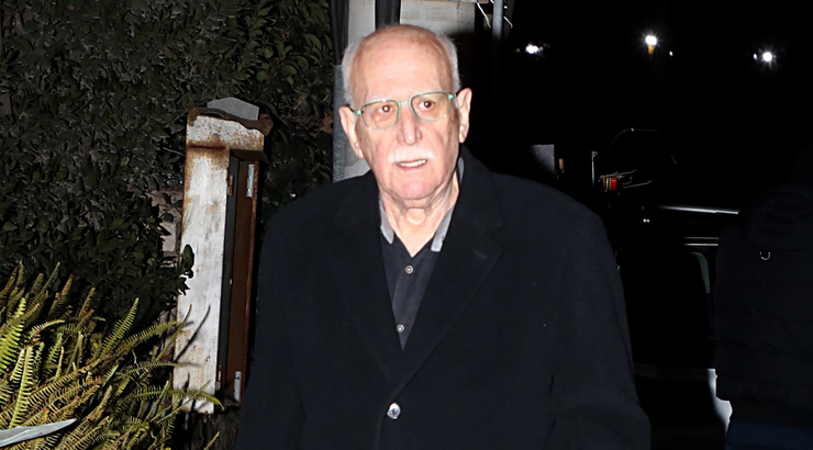 Γιώργος Παπαδάκης: Σάλος με τη διαφήμιση που τον δείχνει να κερνάει καφέ από τον παράδεισο [βίντεο]