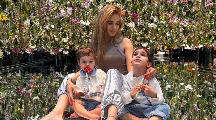 Κορτζιά: Το αξιολάτρευτο βίντεο που δείχνει τον γιο της Σοφοκλή να τρέχει στην αγκαλιά του μπαμπά του