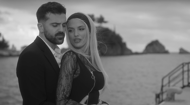 Κατερίνα Λιόλιου - Γιάννης Φακίνος: Εκτοξεύθηκαν στις πρώτες θέσεις μόλις κυκλοφόρησαν το  «Με ‘Γεια Σου»