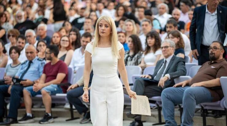 Αννίτα Δημητρίου: Με το top που κολακεύει κάθε σωματότυπο