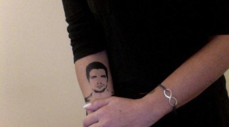 Ο Νίνο έγινε τατουάζ: Ποια τον "χτύπησε" στο χέρι της!