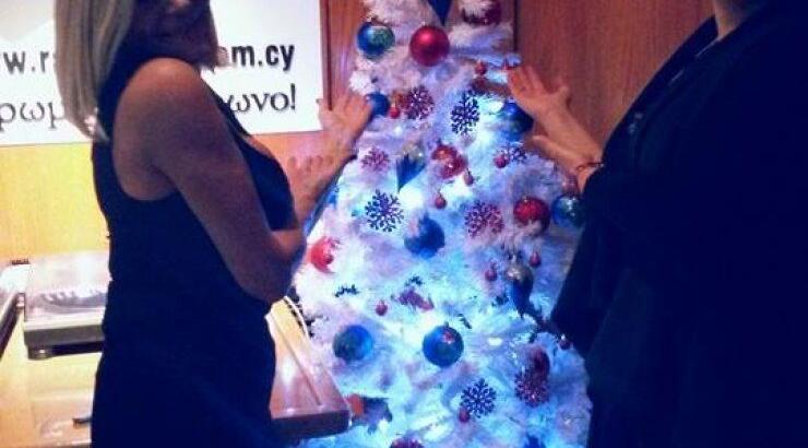 Μύρισαν Χριστούγεννα στο στούντιο του Ράδιο Πρώτο