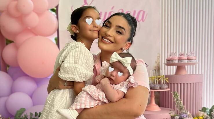 Άντρεα Νικολάου - Παναγή: Κυριακάτικη βόλτα με τα κορίτσια της, Φλωριάνα & Γεωργιάνα [εικόνα]