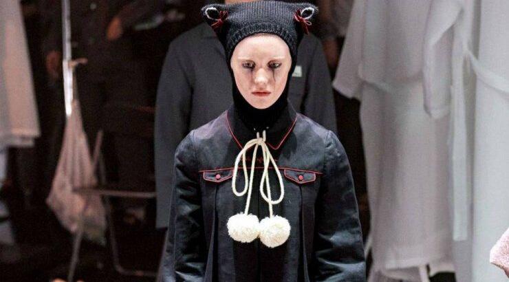 Το σκισμένο καλσόν του οίκου Gucci δίχασε το διαδίκτυο