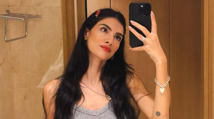 Άντρεα Κυριάκου: Πώς μετέτρεψε το casual look της σε bold εμφάνιση;