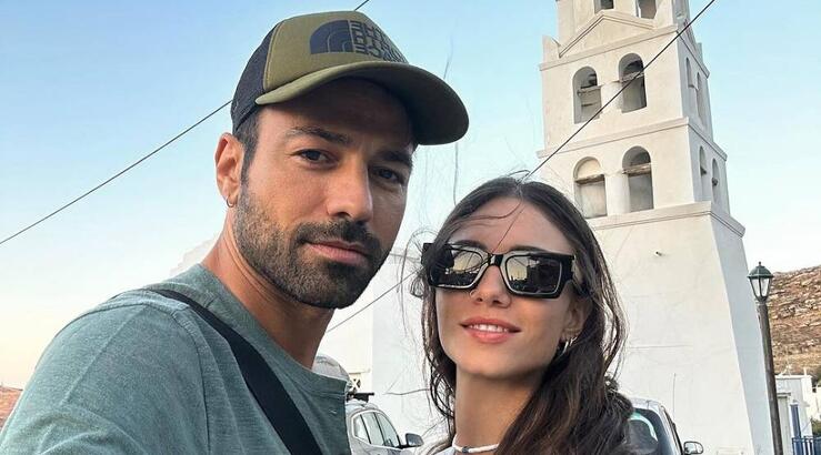 Ανδρέας Γεωργίου – Σιμώνη Χριστοδούλου: Περπατούν χέρι – χέρι στα στενά της Τήνου [βίντεο] 