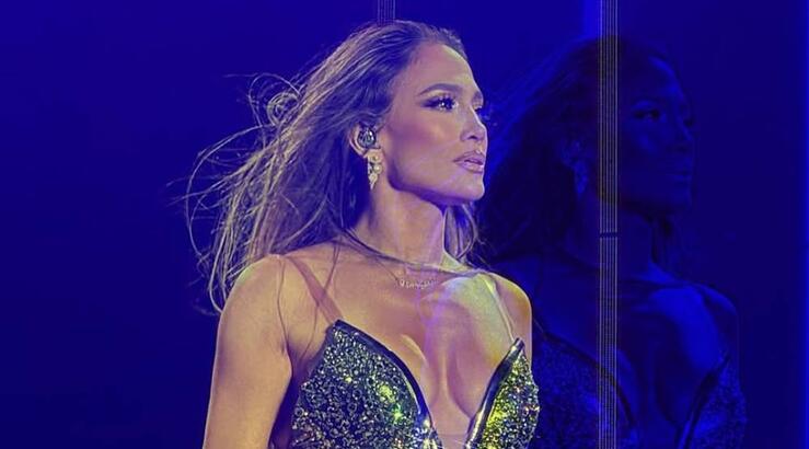 JLo: Περπάτησε έντομο πάνω της ενώ βρισκόταν στη σκηνή – Η αντίδρασή της [βίντεο]