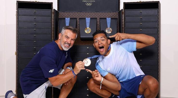 Η συγκινητική ανάρτηση του πατέρα του Manolo: «Παιδί μου κερδίσαμε» 