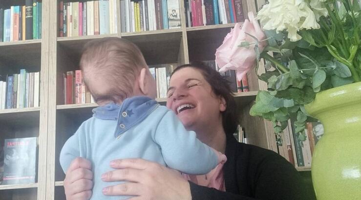 Μαρίνα Βρόντη: Φωτογραφίζει τον γιο της να κοιμάται πλάι – πλάι με τον σκύλο τους [εικόνα]