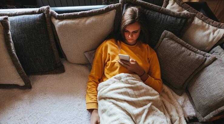 Τι συμβαίνει στον εγκέφαλό σου όταν κάνεις scrolling στα social media;