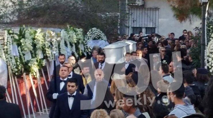 Ράγισαν τα μάρμαρα στο ναό του Αγίου Σπυρίδωνα με το που έφτασε η σορός του Παντελή με λευκό φέρετρο!