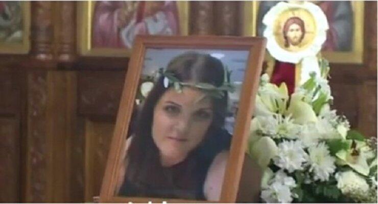 Συντετριμμένοι φίλοι κ συγγενείς είπαν το τελευταίο αντίο στην παραγωγό του ΑΝΤ1 Μαρία Σπύρου [βίντεο]