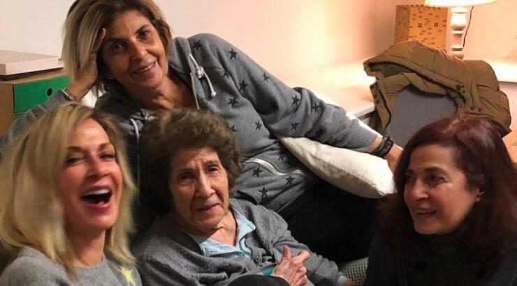 Άννα Βίσση: Οι συγκινητικές εικόνες απο τα γενέθλια της μαμάς της μαζί με τις δυο αδερφές της