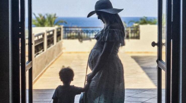 Ελληνίδα παρουσιάστρια αποκάλυψε πως περιμένει το τρίτο της μωράκι [εικόνες]