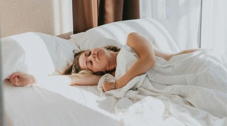 Κοιμάσαι αγκαλιά με το μαξιλάρι σου; 10 πράγματα που πρέπει να μάθεις για τον εαυτό σου