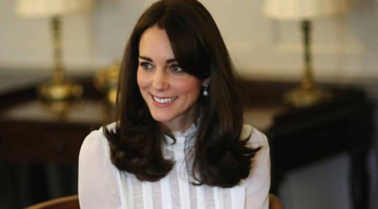 Kate Middleton: Τα συμβολικά σκουλαρίκια που επέλεξε στη πρώτη δημόσια εμφάνιση