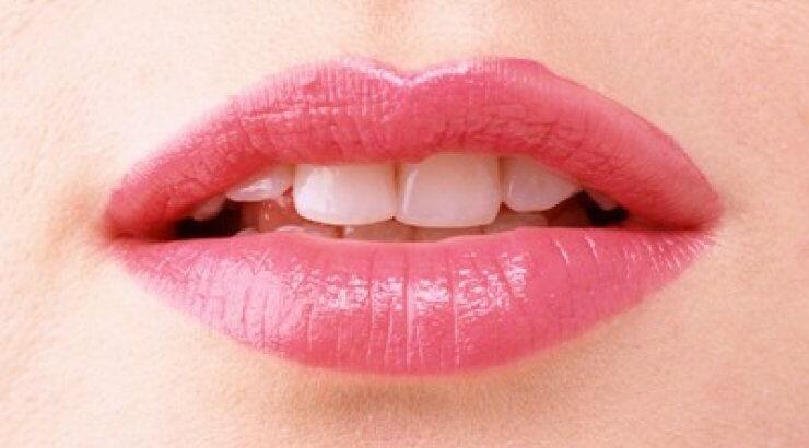 Πως να κάνουμε το κραγιόν μας να διαρκεί περισσότερο! [βίντεο]