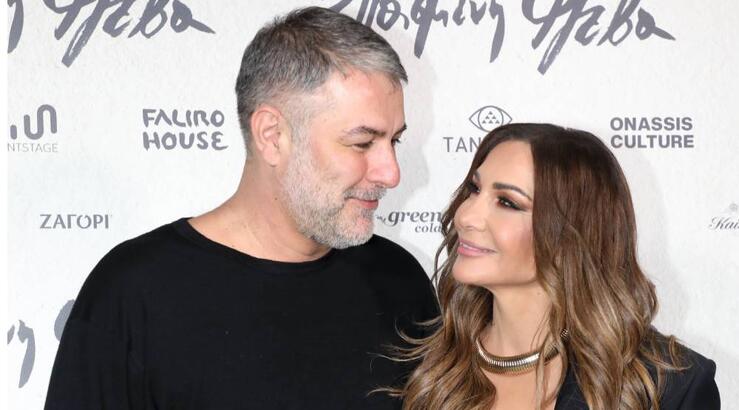 Δέσποινα Βανδή: Το φιλί στον Βασίλη Μπισμπίκη στην πρεμιέρα της [βίντεο]