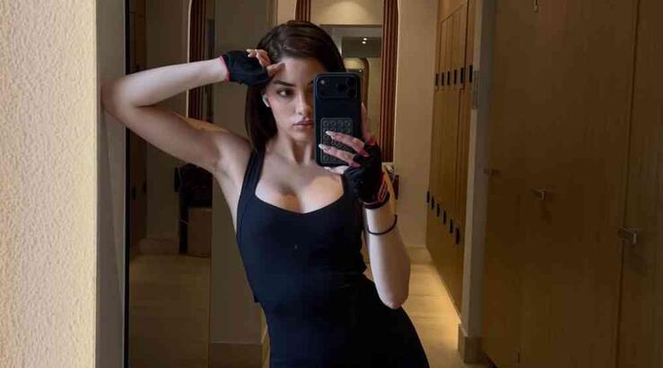 Έλενα Λυσάνδρου: Φόρεσε το χρώμα της σεζόν και δημιούργησε το πιο comfy outfit