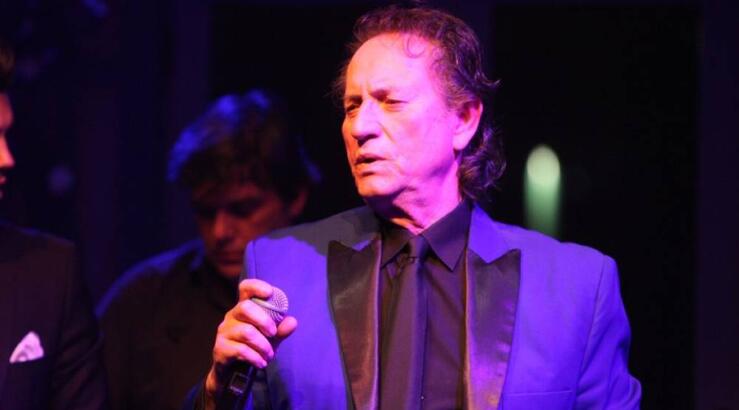 Μάκης Χριστοδουλόπουλος: Τον έσβησαν με μπογιά από την αφίσα του μαγαζιού [βίντεο]