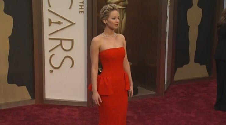 Όσκαρ 2014: Kι όμως η Jennifer Lawrence έπεσε ξανά