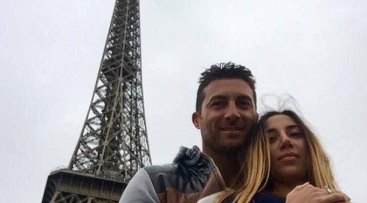 Κυριάκος Πελεκάνος - Τατιάνα Ησαία: Τρυφερές αγκαλιές και φιλιά μέσα στην θάλασσα