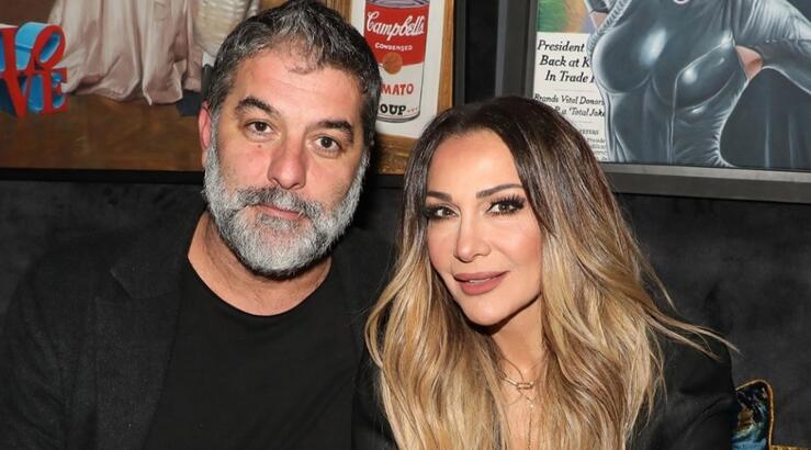 Βασίλης Μπισμπίκης: Έγινε νονός στην Κρήτη - Στο πλευρό του η Δέσποινα Βανδή [εικόνα]