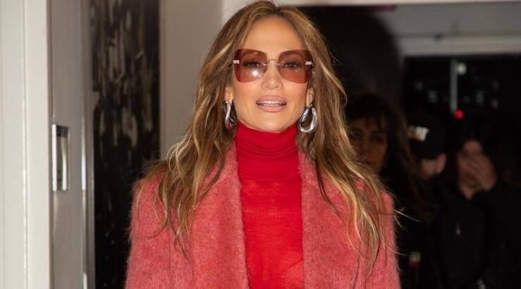 Ελληνίδα αεροσυνοδός "αδειάζει" δημόσια την JLo- "Δεν ήθελε καν να την κοιτάμε στα μάτια" [βίντεο]