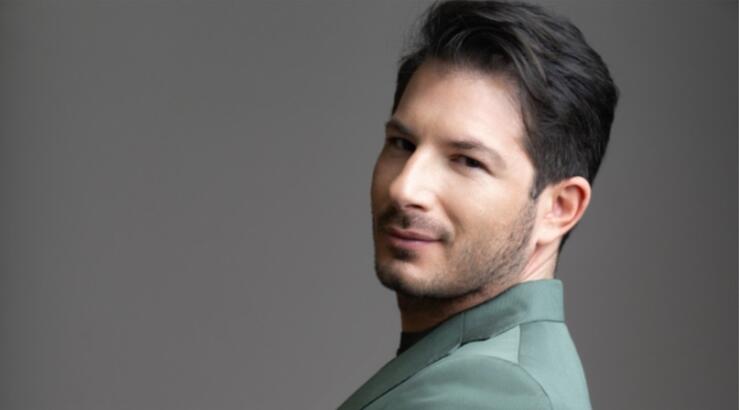 Όσα είπε ο Γιώργος Περρής πριν εμφανιστεί στη σκηνή των βραβείων Madame Figaro Γυναίκες της Χρονιάς 2025 [βίντεο]