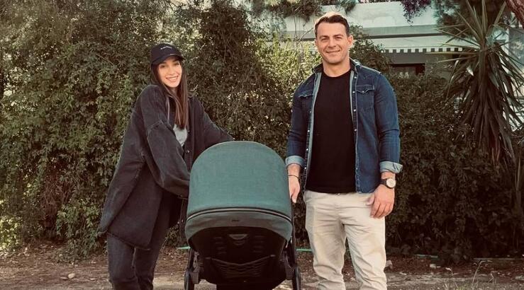 Αγγελόπουλος – Βαμβακούση: Τρυφερές στιγμές με την ενός έτους κόρη τους στο girly δωμάτιό της 