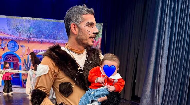 Άλκης Χρήστου: Ο 3 μηνών γιος του τον παρακολούθησε πρώτη φορά στο θέατρο [εικόνες]