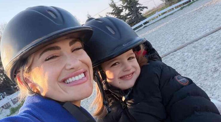 Ιωάννα Τούνη: Ξεκίνησε ιππασία μαζί με τον 3χρονο γιο της Πάρη [εικόνες & βίντεο]