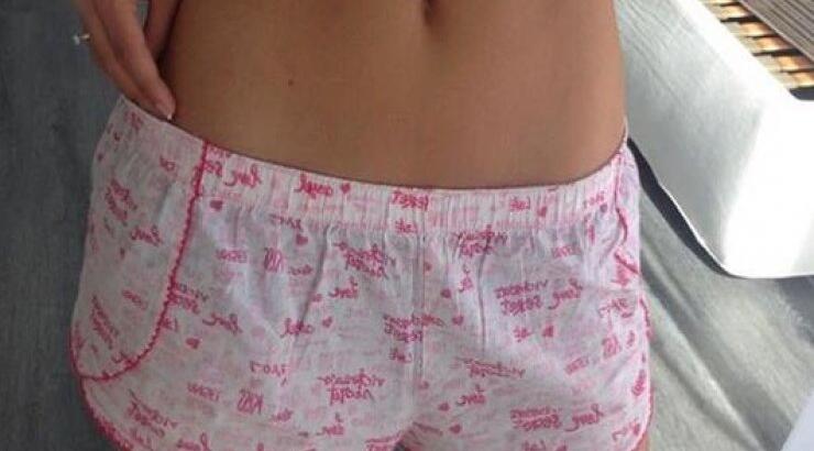 Επώνυμη Κύπρια αναστατώνει το instagram με τους σέξι κοιλιακούς της!