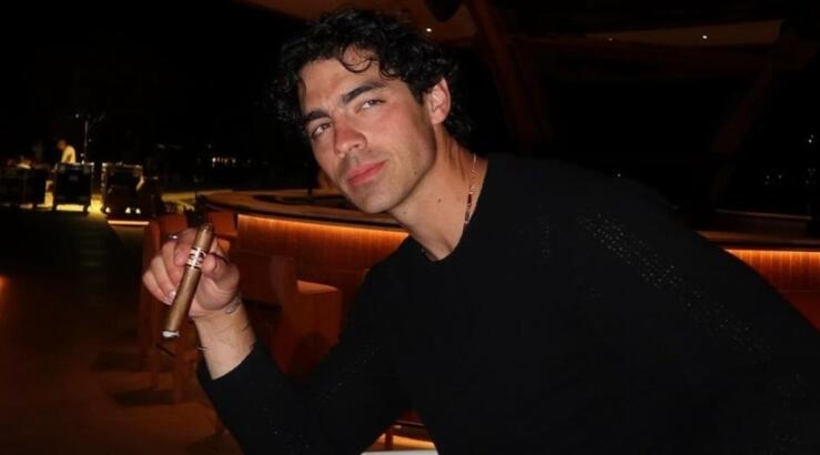 Joe Jonas: Διασκέδασε και φωτογραφήθηκε μαζί με τον Κωνσταντίνο Αργυρό σε έξοδό του στην Αθήνα  [εικόνα & βίντεο]