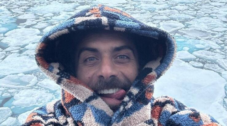 Mάριος Πρίαμος: Κολύμπησε στα παγωμένα νερά του Βόρειου Πόλου [βίντεο]