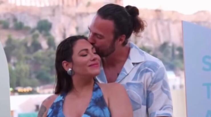 Βαλαβάνη - Μόργκαν: Οι πρώτες δηλώσεις μετά το εξιτήριο από το μαιευτήριο μαζί με τον νεογέννητο γιο τους