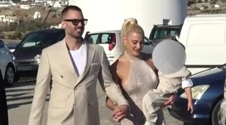 Ιωάννα Τούνη: Ο σύντροφός της κρατά στην αγκαλιά του τον Πάρη σε βόλτα τους στη Θεσσαλονίκη [βίντεο]