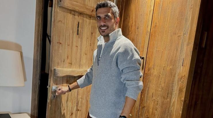 Άλκης Χρήστου: Το υπέροχο στιγμιότυπο να κοιμάται στον καναπέ με τον 10 ημερών γιο του [εικόνα]