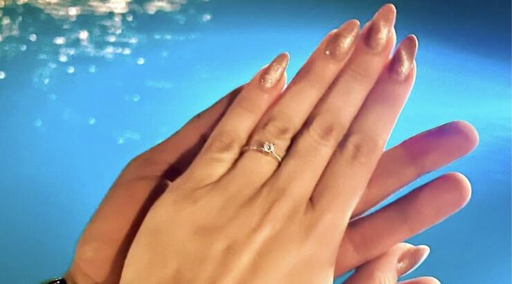 Συγκινημένη η Ελληνίδα παρουσιάστρια: Δέχθηκε πρόταση γάμου ανήμερα των γενεθλίων της