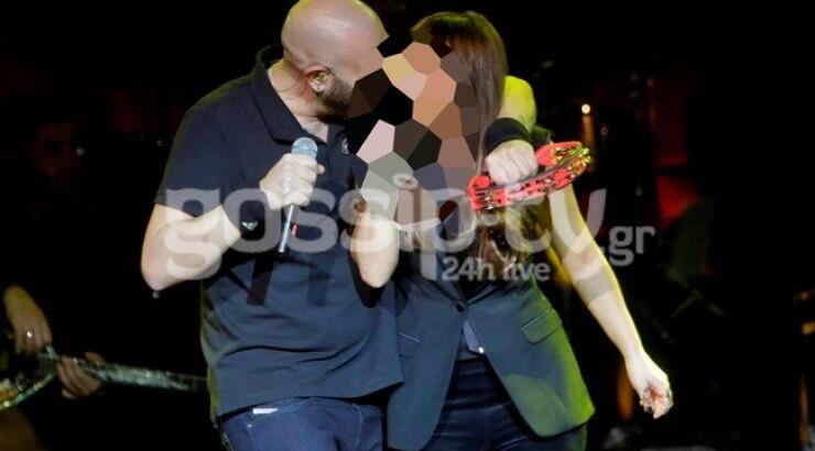 Μιχάλης Κουινέλης: Ποια φιλάει; [εικόνες]