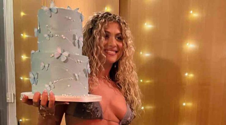 Η Antigoni γιόρτασε τα 30α της γενέθλια με εντυπωσιακή εμφάνιση και τούρτα [εικόνα & βίντεο]