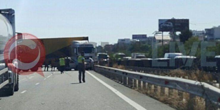 Κυκλοφοριακό κομφούζιο στη Γερμασόγεια - Ανατροπή νταλίκας 