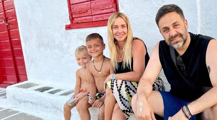 Γιώργος Γιαννιάς: Μας δείχνει τους γιους του πάνω στο σκάφος