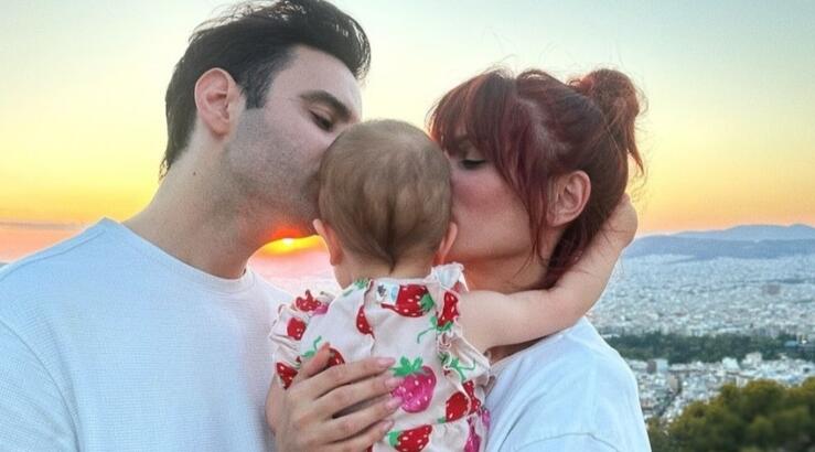 Ο Ίαν Στρατής παίζει drums με την κόρη του, Ολίβια [εικόνα]