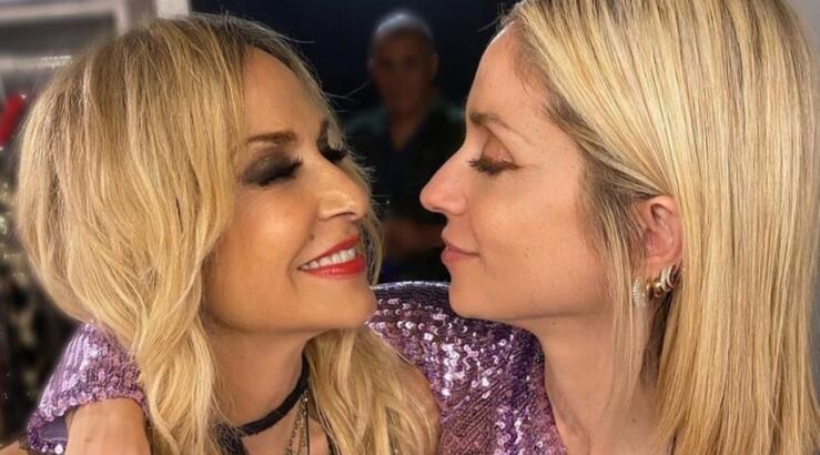 Σοφία Καρβέλα: Φωτογραφίζεται με την Άννα Βίσση σε σκάφος στις διακοπές τους - "Η ομορφότερη μητέρα" [εικόνα]