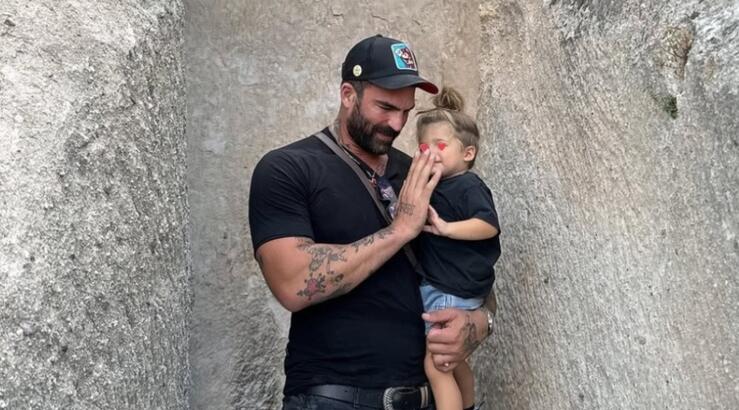 Αλεξάνδρου για Πάρη: "Θέλω να μάθει να αγαπάει και να σέβεται τα ζώα,του δίνω να πιάνει φίδια" [βίντεο]